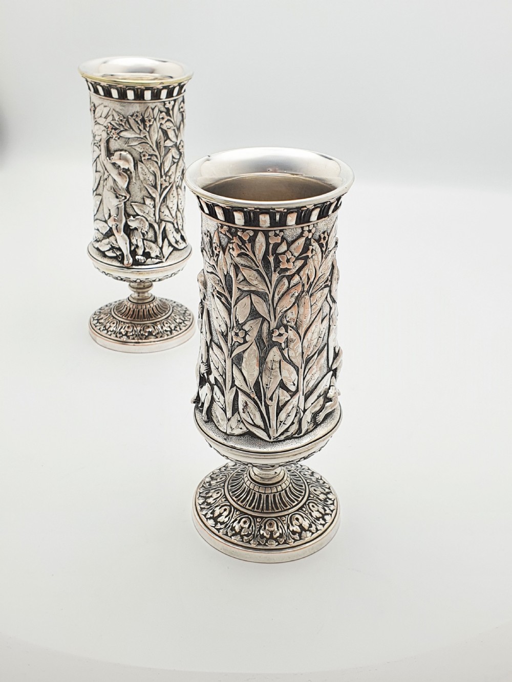 Stunning Pair of Antique Silver-Plated Elkington & Co. Vases - 1875 View IV