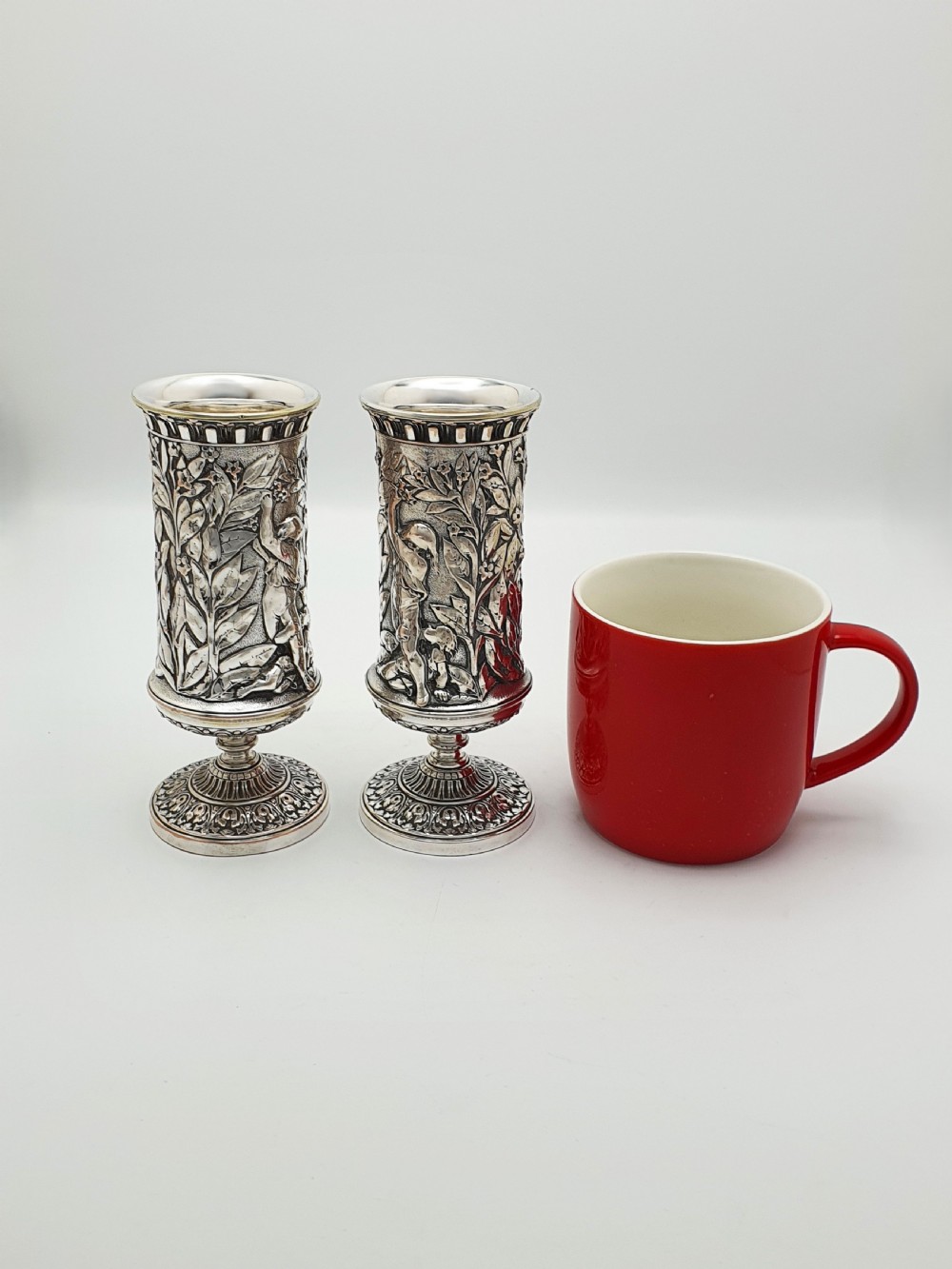 Stunning Pair of Antique Silver-Plated Elkington & Co. Vases - 1875 View X