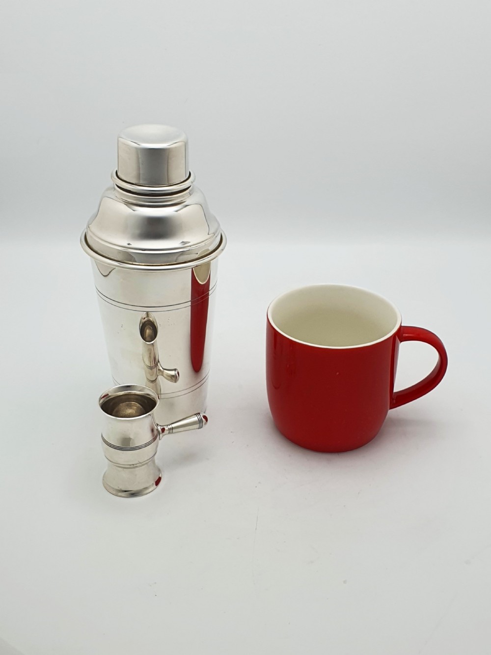 Nice Art Deco Silver-Plated Cocktail Shaker with Measuring Jigger – circa 1930 View VIII