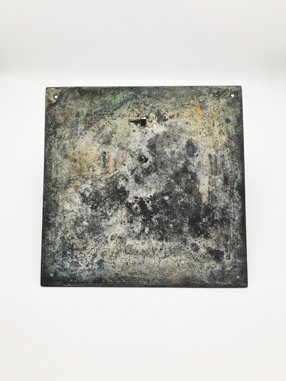 A square dark patinated brass sundial plate featuring engraved compass markings, verse inscription, and a curved armillary gnomon arc. View X