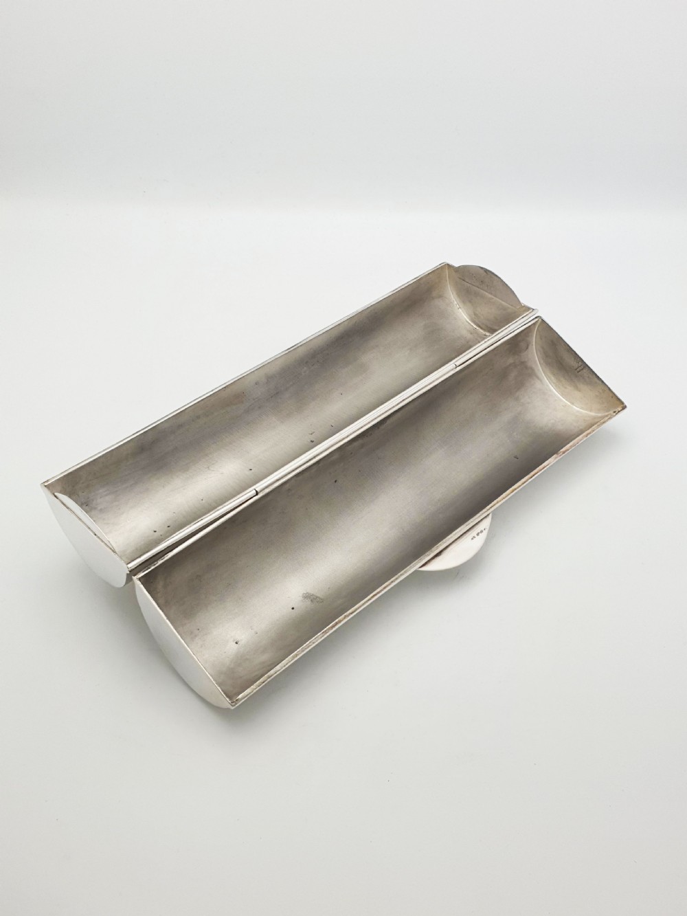 Nice Vintage Silver-Plated Biscuit Box with Hinged Lid – circa 1960 View IV