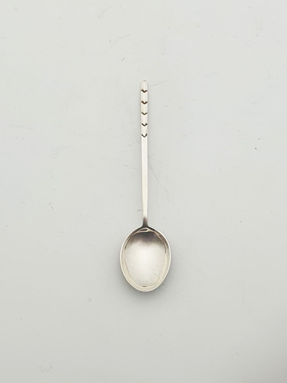 Lovely Cased Set of 6 Sterling Silver Coffee Spoons by Walker & Hall - 1948 View VII