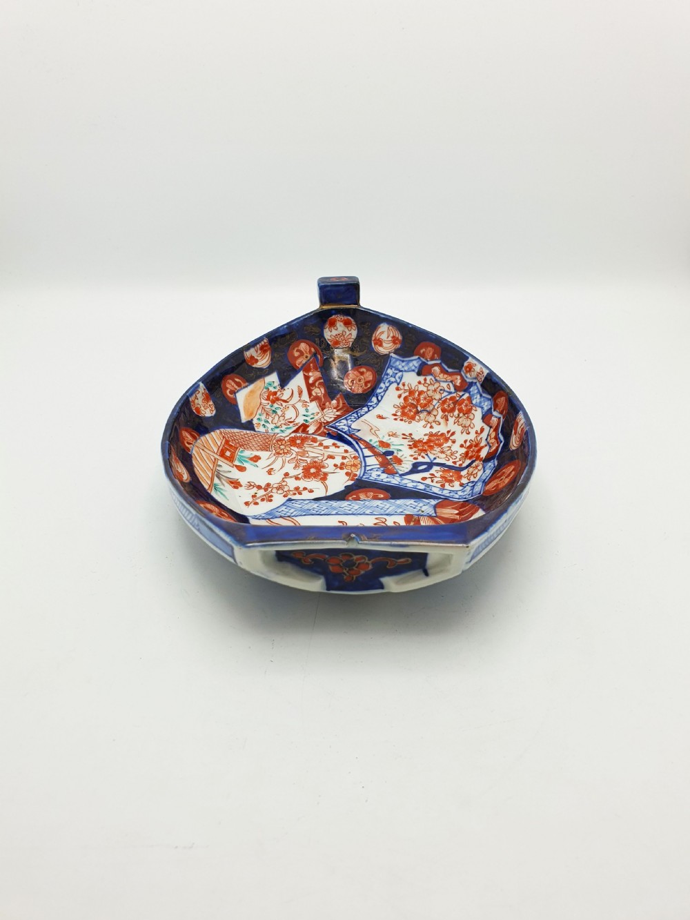 Lovely Antique Japanese Imari Porcelain Boat-Shaped Dish – circa 1900 View VII