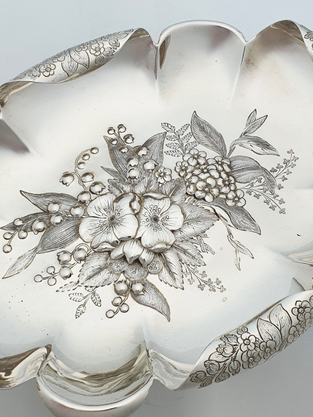 Beautiful Antique Victorian Fruit Dish With Engraved Floral Centre – circa 1890 View III