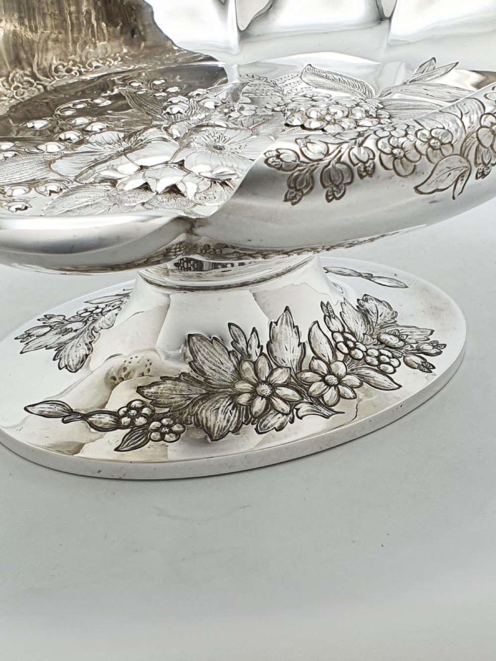 Beautiful Antique Victorian Fruit Dish With Engraved Floral Centre – circa 1890 View VII