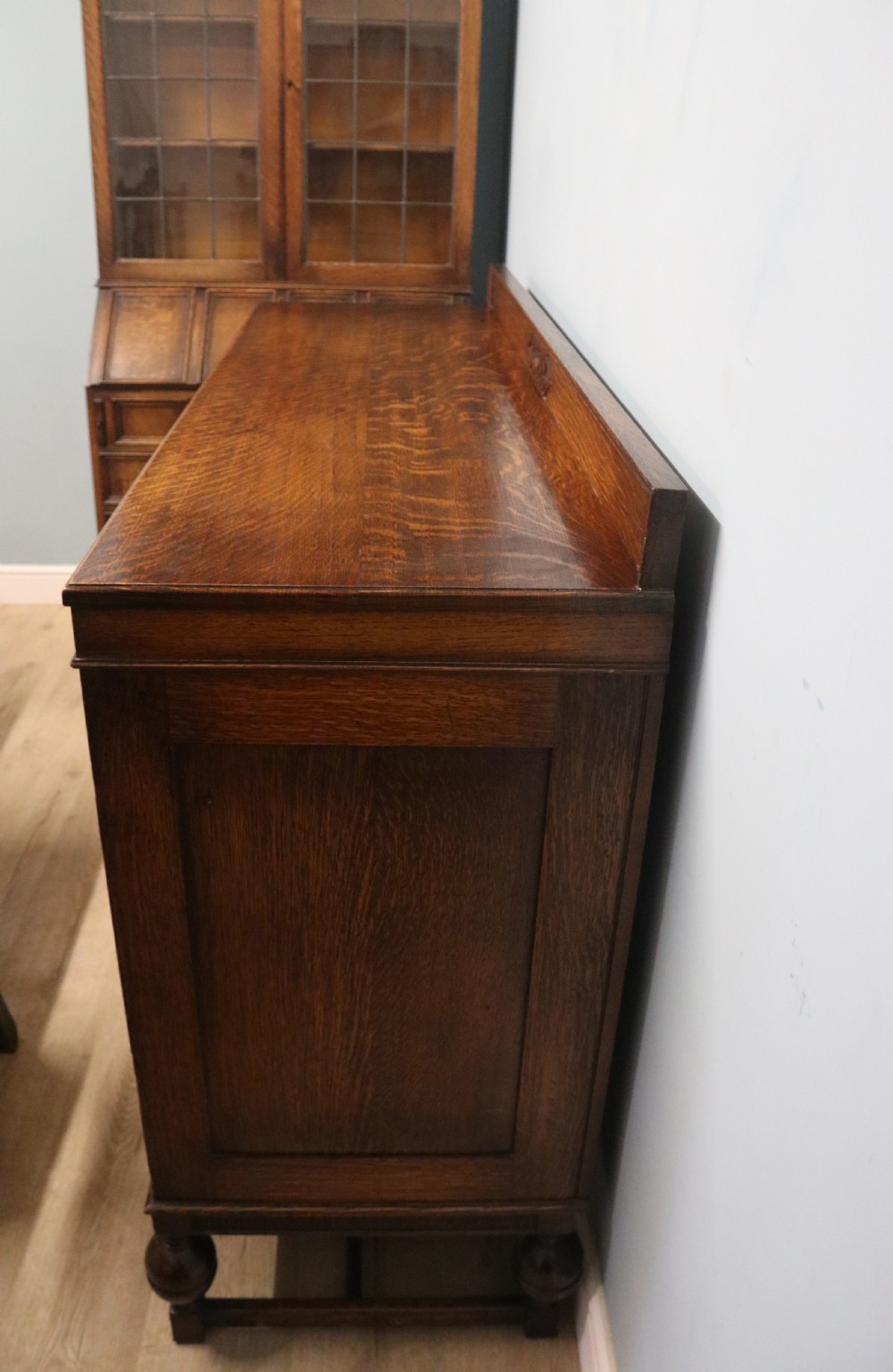 Jacobean style oak dining room suite of excellent quality View XVI