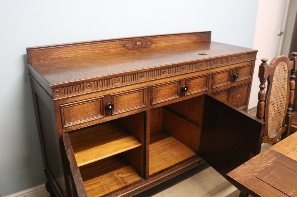 Jacobean style oak dining room suite of excellent quality View XVII