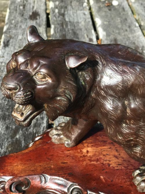 BRONZE SCULPTURE OF A TIGER - ADDITIONAL PHOTO 1