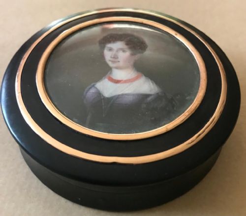 tortoiseshell snuff box - CATEGORY: ANTIQUE BOXES - DATED 19TH CENTURY