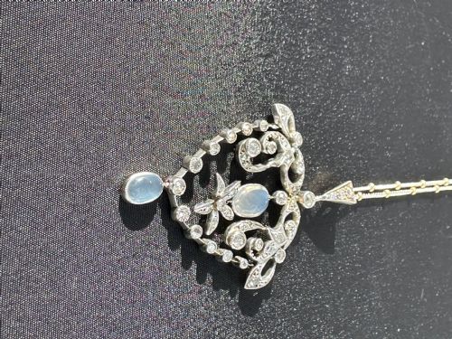 CHARMING MOONSTONE AND DIAMOND PENDANT IN PLATINUM - ADDITIONAL PHOTO 3