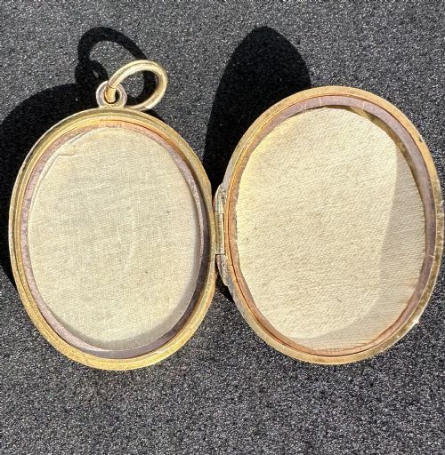 ANTIQUE LOCKET IN 18 CARAT GOLD AND ENAMEL - ADDITIONAL PHOTO 2