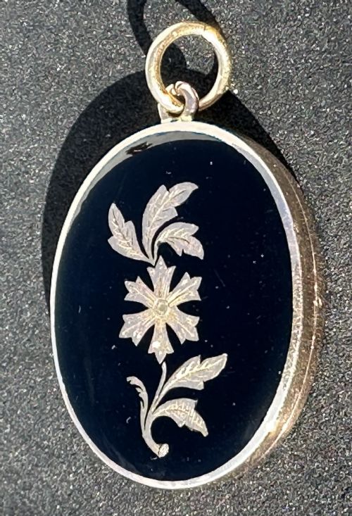 ANTIQUE LOCKET IN 18 CARAT GOLD AND ENAMEL - ADDITIONAL PHOTO 3
