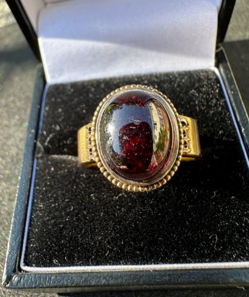 ANTIQUE RING IN 18 CARAT GOLD WITH GARNET BIRMINGHAM 1873