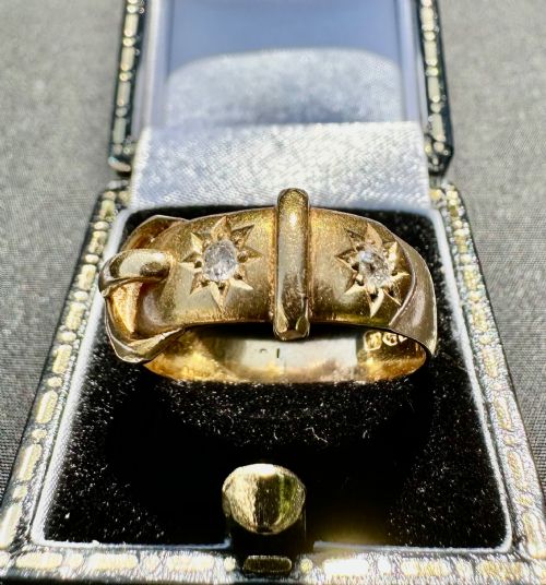 ANTIQUE BUCKLE RING WITH DIAMONDS IN 18 CARAT GOLD