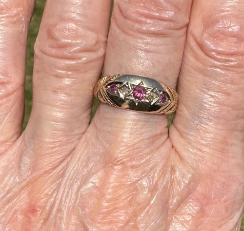 ANTIQUE RUBY AND DIAMOND GIPSY RING IN 9CT GOLD