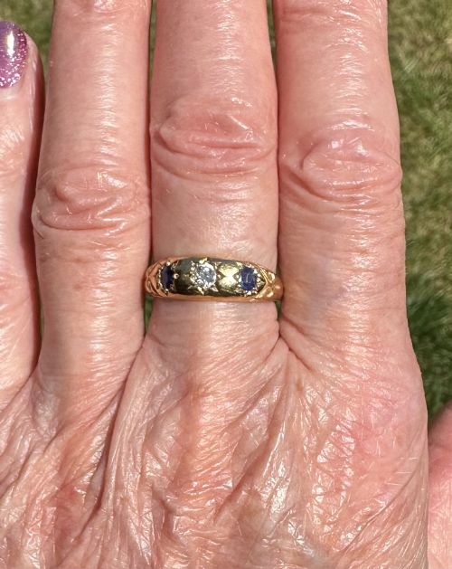 ANTIQUE SAPPHIRE AND DIAMOND GIPSY RING IN 18CT GOLD - ADDITIONAL PHOTO 4