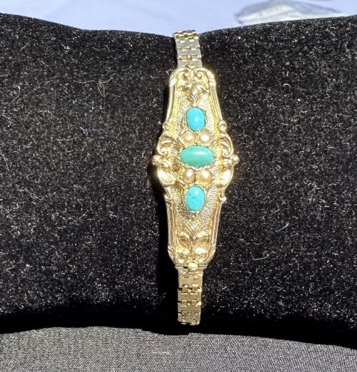 Antique Victorian Bracelet in 18ct Adorned with 3 Turquoise Beads