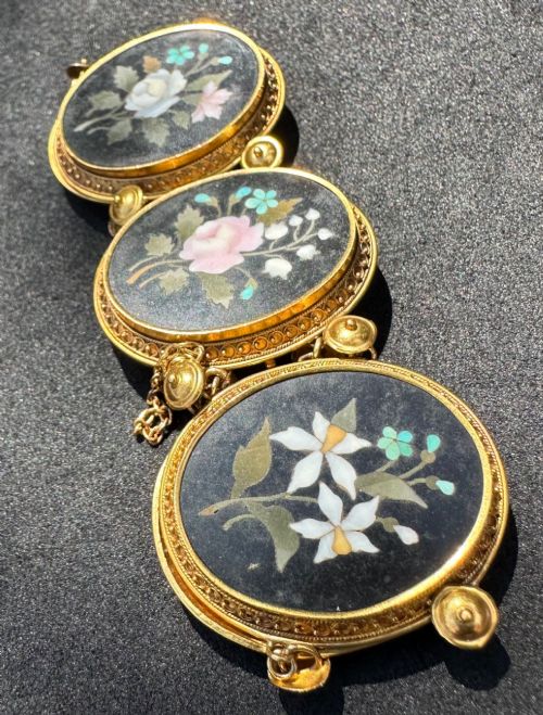ANTIQUE VICTORIAN PIETRA DURA BRACELET IN 18CT GOLD