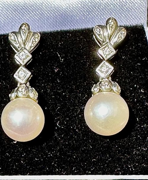DROP PEARL AND DIAMOND EARRINGS IN 18CT WHITE GOLD