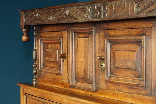 LARGE 18TH CENTURY OAK COURT CUPBOARD - ADDITIONAL PHOTO 5