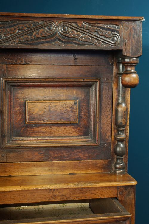 LARGE 18TH CENTURY OAK COURT CUPBOARD - ADDITIONAL PHOTO 10