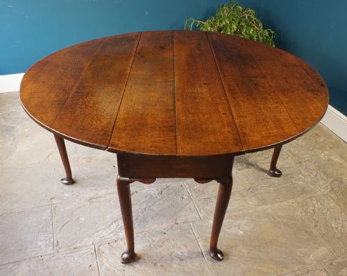 A Large 18th Century Oak Drop Leaf Table.