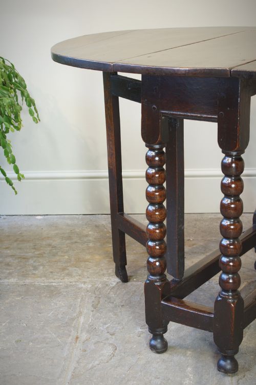 SMALL 17TH CENTURY OAK GATELEG TABLE - ADDITIONAL PHOTO 6