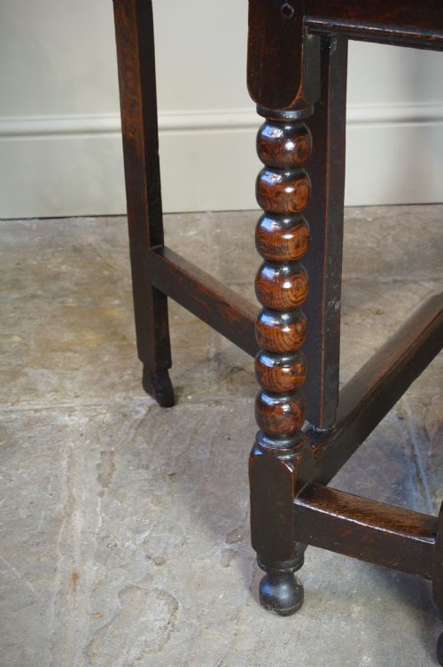 SMALL 17TH CENTURY OAK GATELEG TABLE - ADDITIONAL PHOTO 7