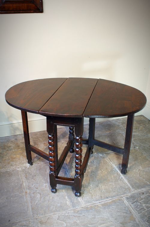 SMALL 17TH CENTURY OAK GATELEG TABLE - ADDITIONAL PHOTO 10