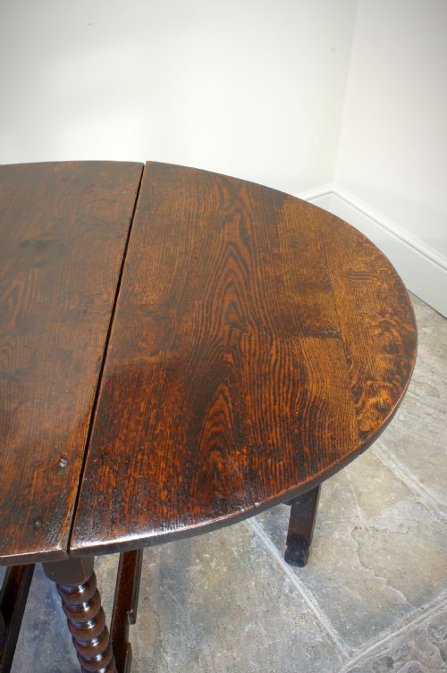 SMALL 17TH CENTURY OAK GATELEG TABLE - ADDITIONAL PHOTO 11