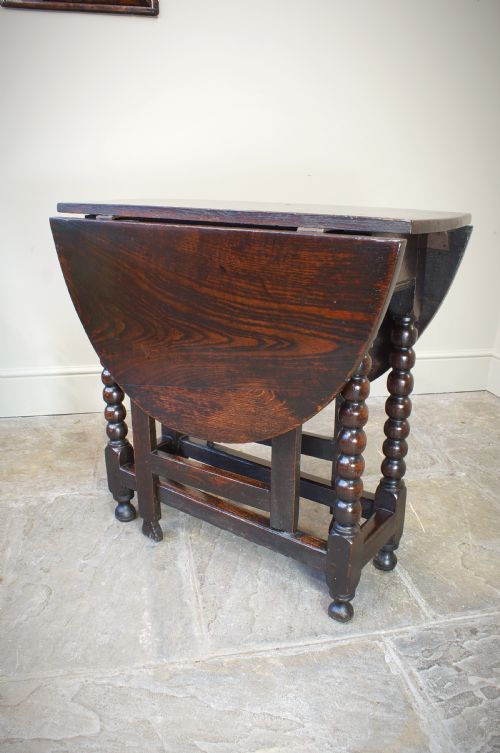 SMALL 17TH CENTURY OAK GATELEG TABLE - ADDITIONAL PHOTO 15