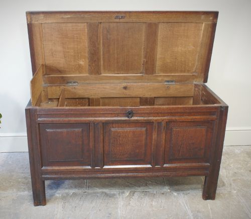 17TH CENTURY OAK COFFER - ADDITIONAL PHOTO 6