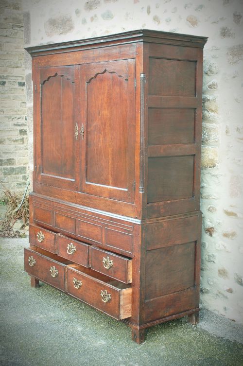 GEORGIAN OAK LINEN PRESS CUPBOARD - ADDITIONAL PHOTO 4