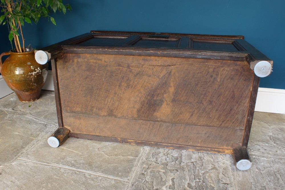17th Century Oak Coffer. View VII
