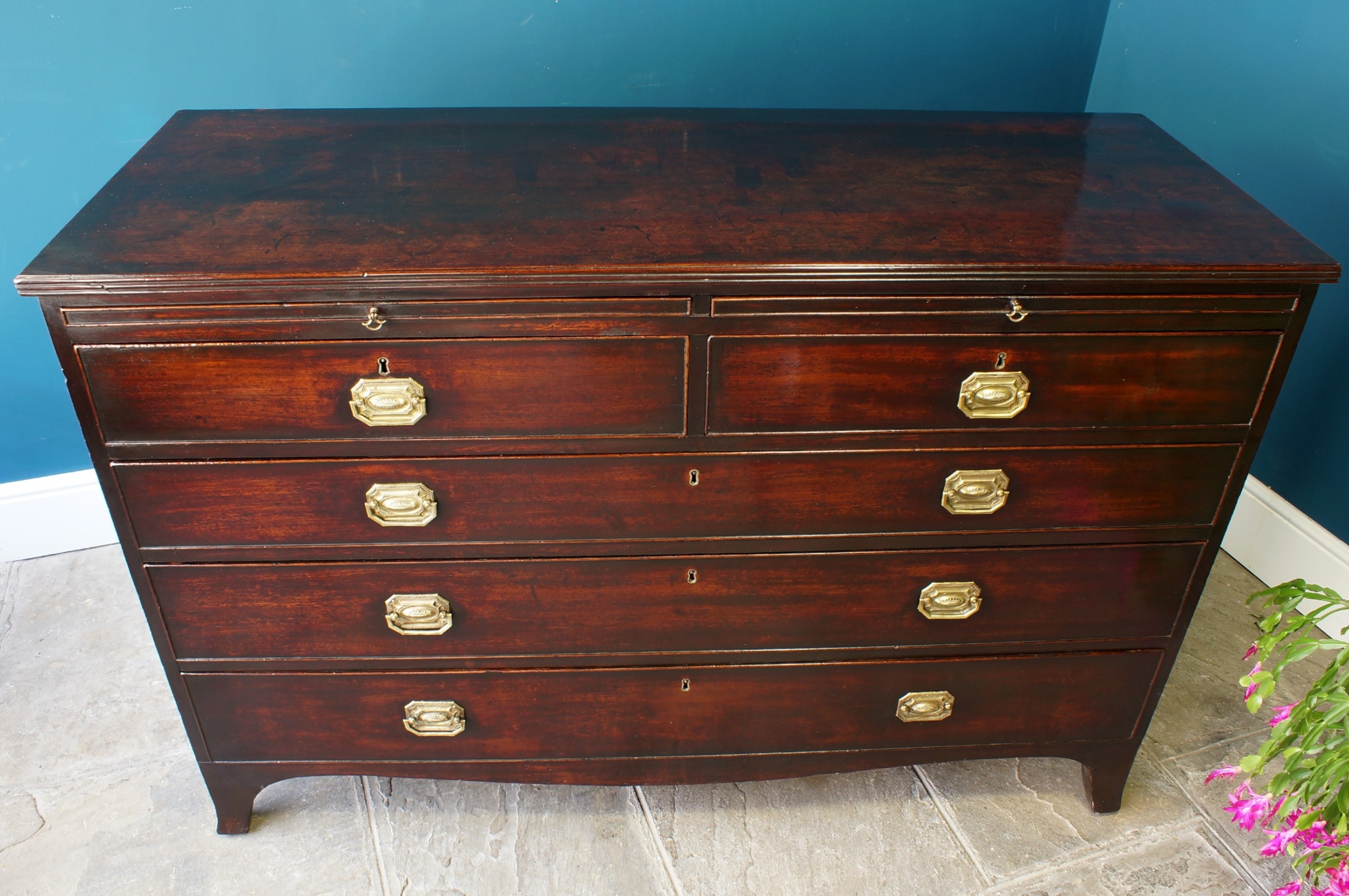 A George III mahogany chest of drawers