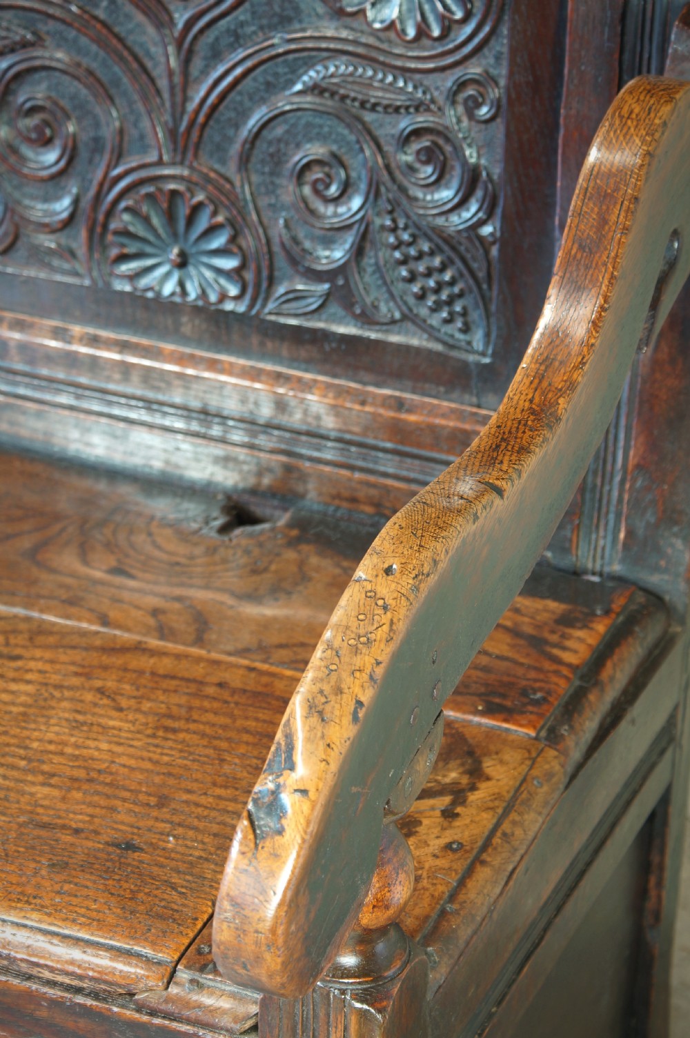 An Exceptional 17th Century Oak  Box Settle. View VIII