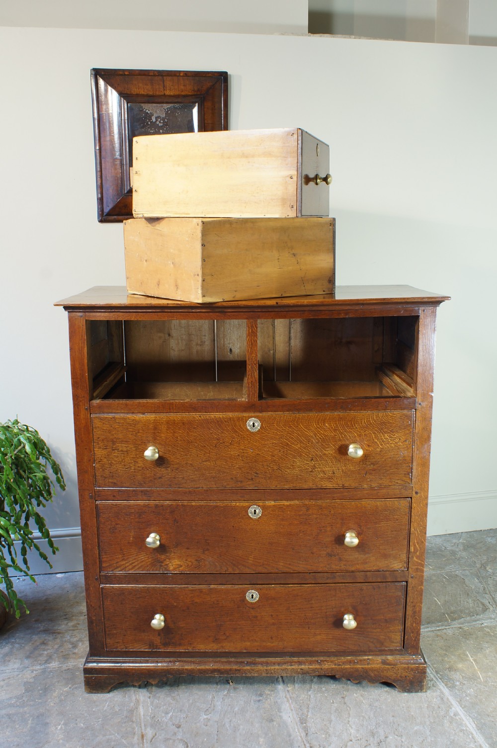 Georgian Oak Chest of Drawers. View II