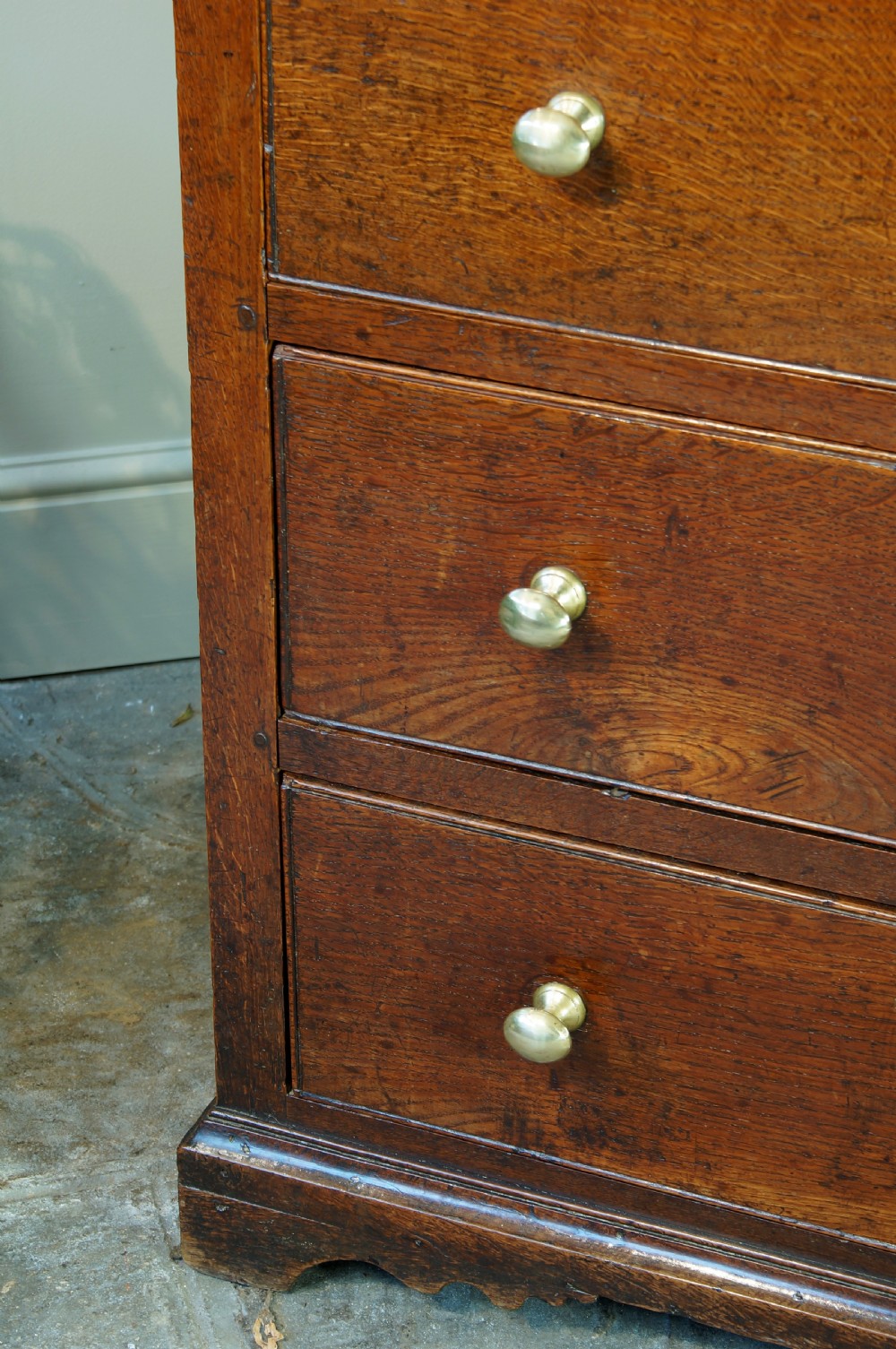 Georgian Oak Chest of Drawers. View VIII