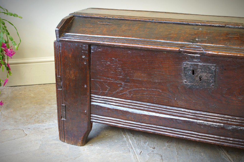 A 16th century boarded oak clamp-front meal chest or ark, Welsh Borders, circa 1550 View V