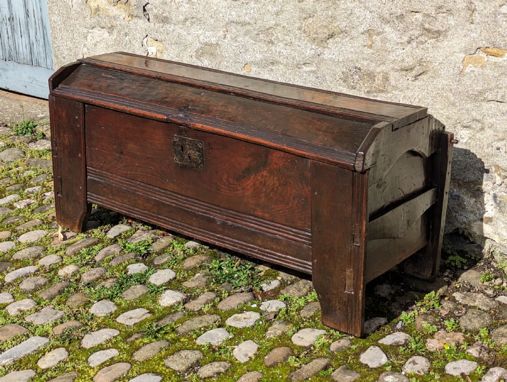 A 16th century boarded oak clamp-front meal chest or ark, Welsh Borders, circa 1550 View VIII