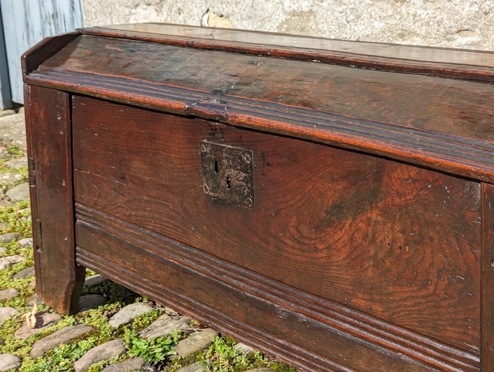 A 16th century boarded oak clamp-front meal chest or ark, Welsh Borders, circa 1550 View X