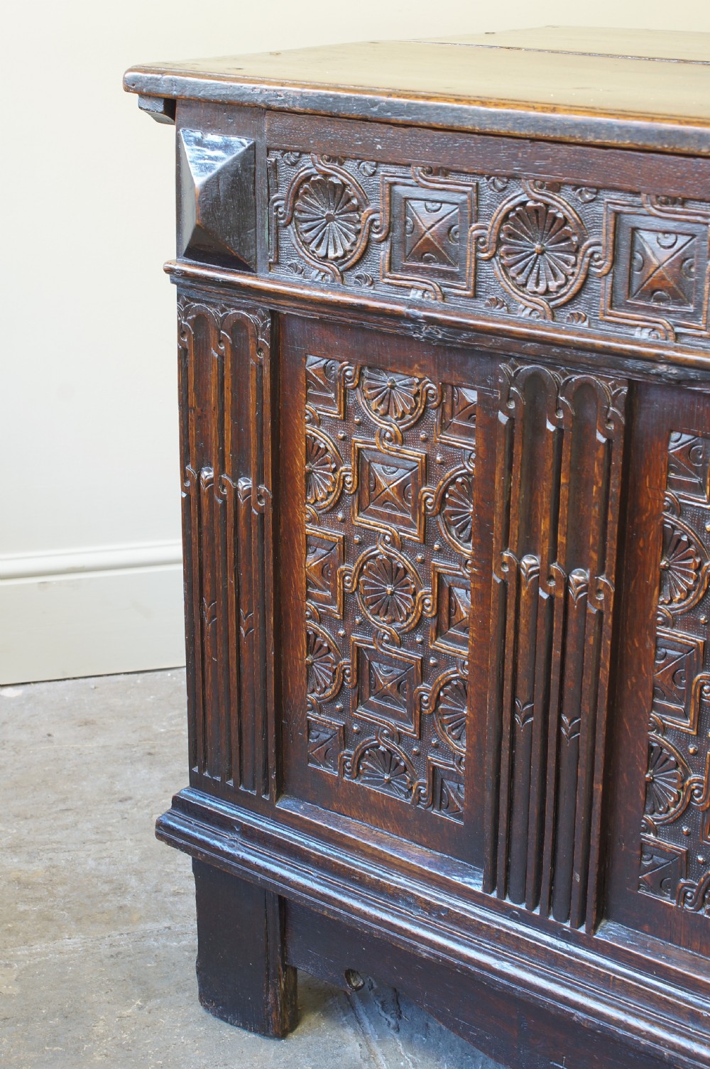 A Superb Late  Elizabethan 16th Century Oak Coffer. View IV