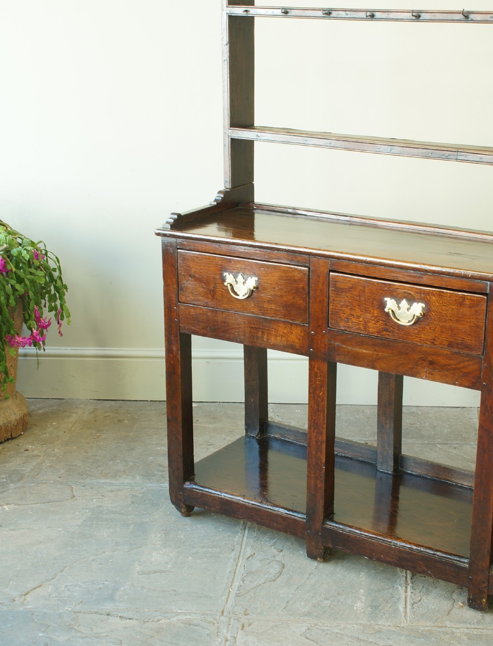 A Small Georgian Oak Potboard Dresser and Rack. View IV
