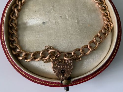fig 1. 9ct gold bracelet
