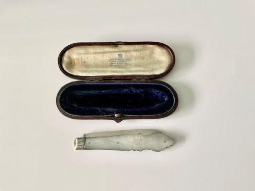 fig 1. Silver & MOP fruit knife - original fitted case.