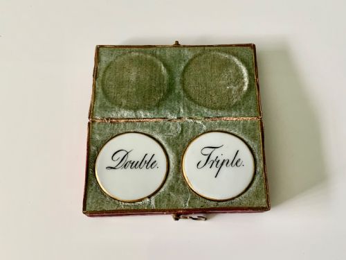 19TH CENTURY PORCELAIN WHIST COUNTERS IN ORIGINAL LEATHER BOX - ADDITIONAL PHOTO 2