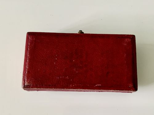 19TH CENTURY PORCELAIN WHIST COUNTERS IN ORIGINAL LEATHER BOX - ADDITIONAL PHOTO 7