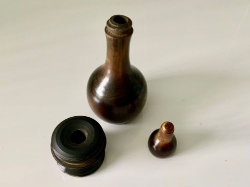 19TH CENTURY HORN GLOVE POWDERER - ADDITIONAL PHOTO 2