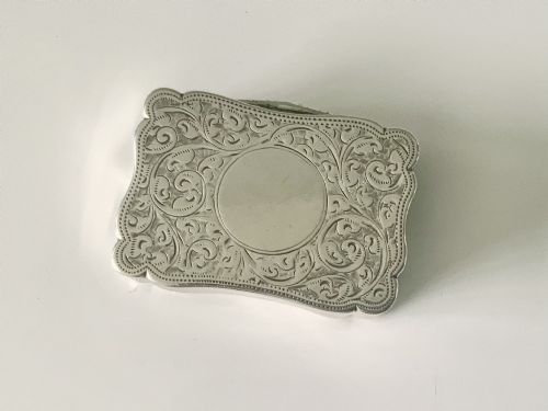 CHESTER SILVER SNUFF BOX