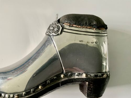 RARE SILVER PIN CUSHION IN THE FORM OF A CLOG - ADDITIONAL PHOTO 3